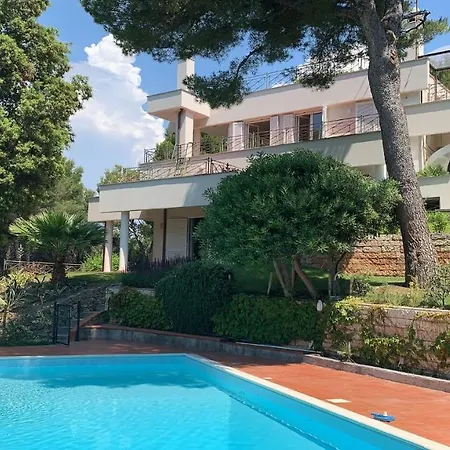 In Con Piscina Marina dʼAndora